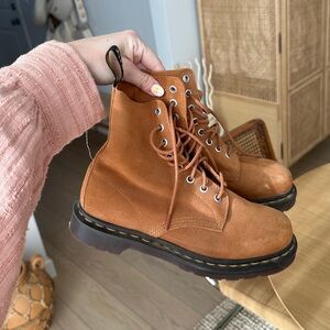 1460 Pascal Suede Dr Martens
